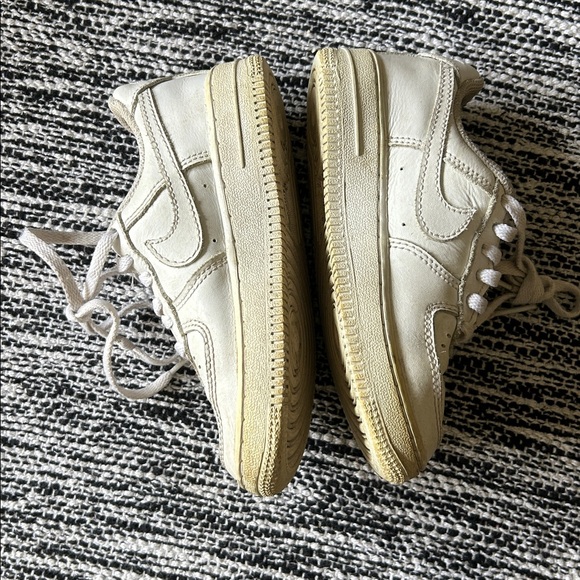 Nike Air Force One all white size 10.5C - Picture 2 of 3